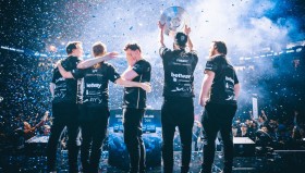 未来可期！中国战队RA队内小将advent斩获赛事EVP称号。